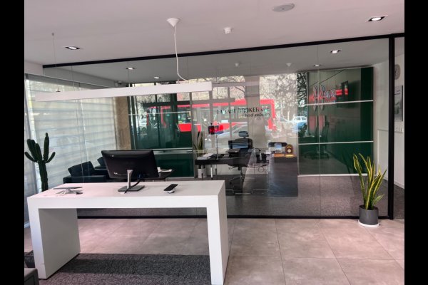 عکس مدیر شعبه کارگزاری بورس