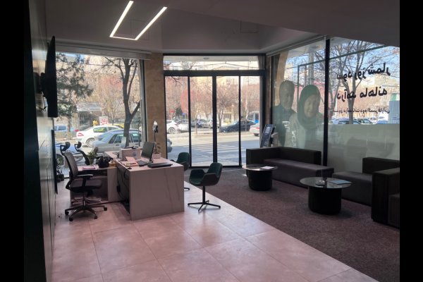 عکس مدیر شعبه کارگزاری بورس